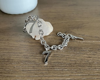 Braccialetto con ciondolo a catena ovale in acciaio inossidabile con numeri intagliati e numero angelo personalizzato.