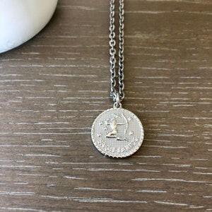 Stainless Steel Zodiac Medallion Charm Necklace Aquarius Pisces Aries Taurus Gemini Cancer Leo Virgo Libra Scorpio Sagittarius Capricorn