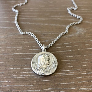 Unisex Stainless Steel Large Round Mother Mary Religious Medallion Charm Pendant Custom Length Necklace Men&#39;s Ladies