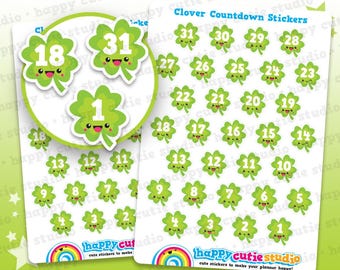 Może przedstawiać: Dwa arkusze naklejek z odliczaniem koniczyny. Każda naklejka to zielona koniczyna z numerem i uśmiechniętą buzią. Tekst "Clover Countdown Stickers" znajduje się na górze. Tekst na dole brzmi "cute stickers to make your planner happy!"