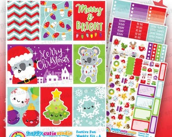 Puede incluir: Un colorido kit de pegatinas para planificador con temática navideña. El kit incluye pegatinas con un koala con gorro de Papá Noel, un koala con luces navideñas y las palabras "Merry & Bright" y "Merry Christmas". El kit también incluye pegatinas con adornos navideños, un árbol de Navidad y un copo de nieve.