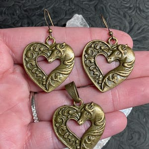 Beautiful Horse Heart Bronze Toned Earrings Pendant Necklace Jewelry Set