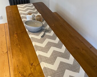 Grey & white zigzag canvas-style table runner - long - ideal for your summer table - great for everyday - eco and handmade