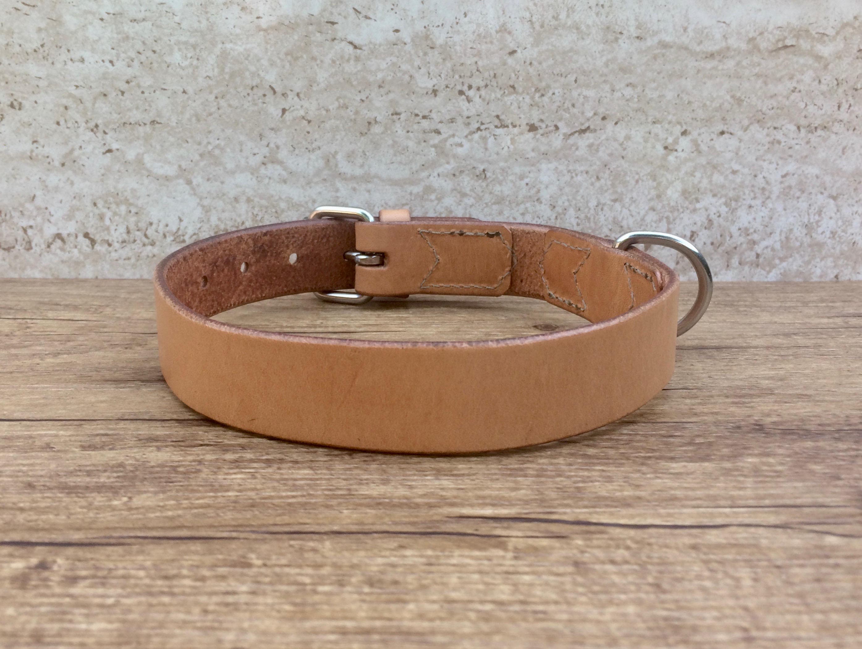 Produktbild von Personalisiertes Lederhalsband Für Hund – Mit Lasergravur – Inklusive Optionaler Leine – CustomDesign.Shop