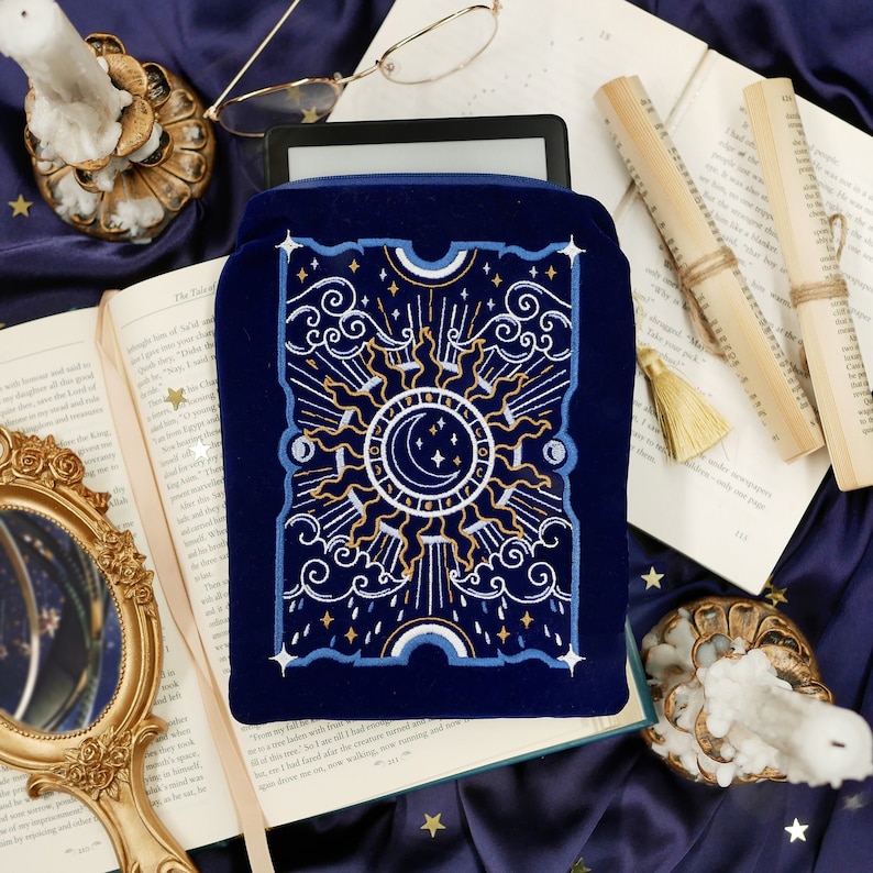 La Lune - Kindle & e-reader Sleeve -The Quirky Cup Collective