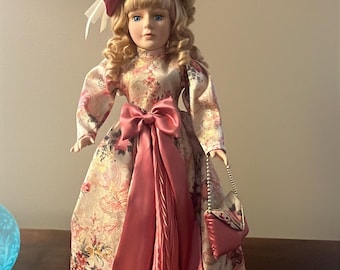 Muñeca de porcelana vintage Dan Dee Collectors Choice de 22" de alto con vestido floral rosa y soporte