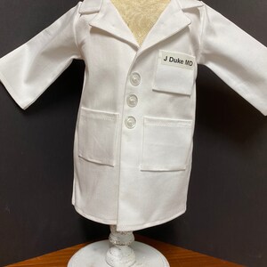 Bata de laboratorio médico, para muñecas de 45 cm, regalo para profesor, personalización gratuita, bata de laboratorio para muñecas, uniforme quirúrgico por separado, regalo de graduación, regalo veterinario imagen 3