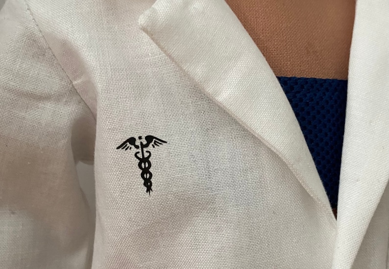Bata de laboratorio médico, para muñecas de 45 cm, regalo para profesor, personalización gratuita, bata de laboratorio para muñecas, uniforme quirúrgico por separado, regalo de graduación, regalo veterinario imagen 6