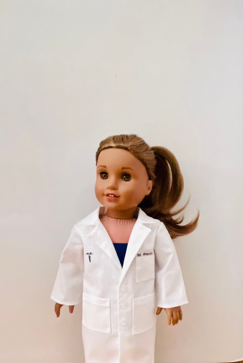 Bata de laboratorio médico, para muñecas de 45 cm, regalo para profesor, personalización gratuita, bata de laboratorio para muñecas, uniforme quirúrgico por separado, regalo de graduación, regalo veterinario imagen 1