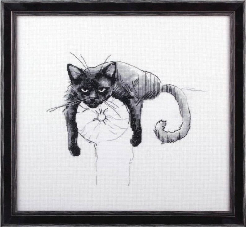 Among black cats Cross Stitch Kit RTO M666