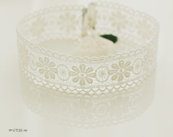 Ivory Lace Wedding Choker: Victorian Vintage Style Bridal Necklace