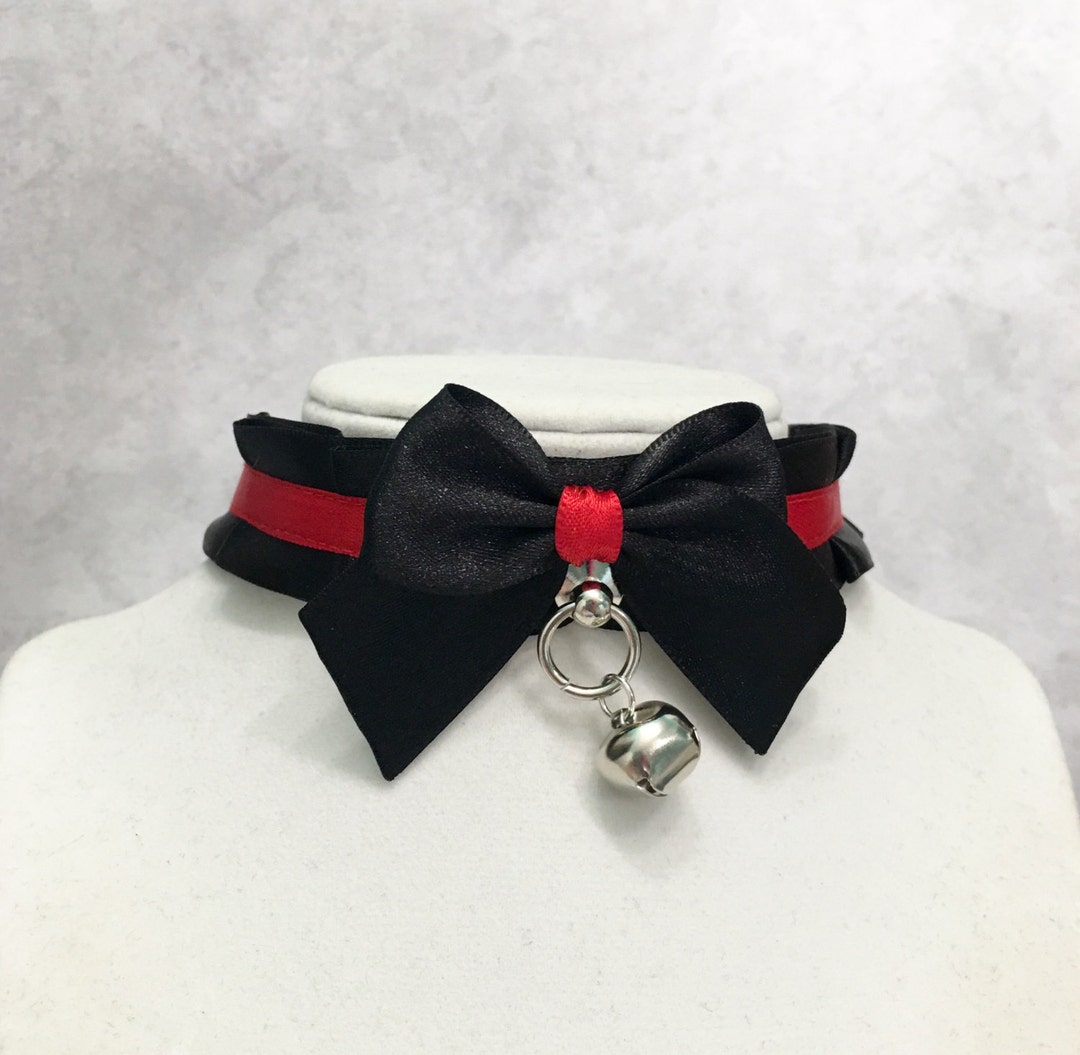 black-and-red-kittenplay-petplay-collar-bdsm-collar-submissive-collar