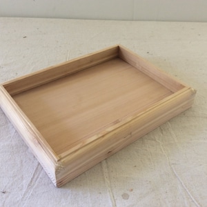 Open flat bird feeder, cedar, decorative top edge, outdoor, wildlife photography