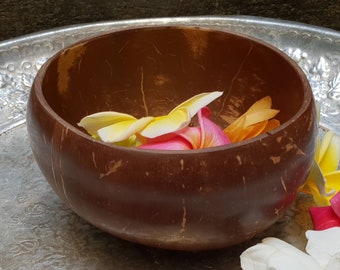 Organic coconut shell bowls, vegan breakfast bowls natural smoothie bowls, pack of 2 coco bowls.