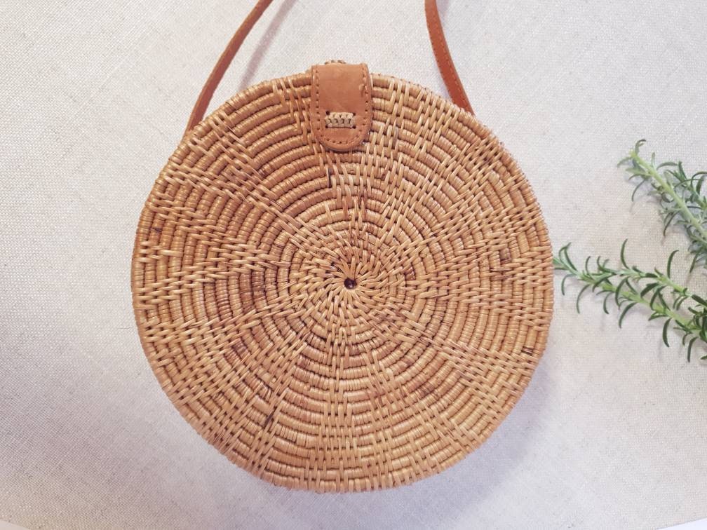 circle wicker purse