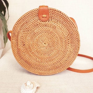 Rattan woven brown circle bag, Round natural straw Bali handbag. Ata shoulder bag, across the body natural purse summer time bag style 2023