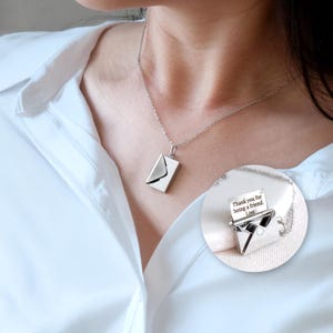Joyería de la amistad: collar con mensaje secreto y sobre, regalo personalizado para tu mejor amiga, collar con medallón grabado personalizado