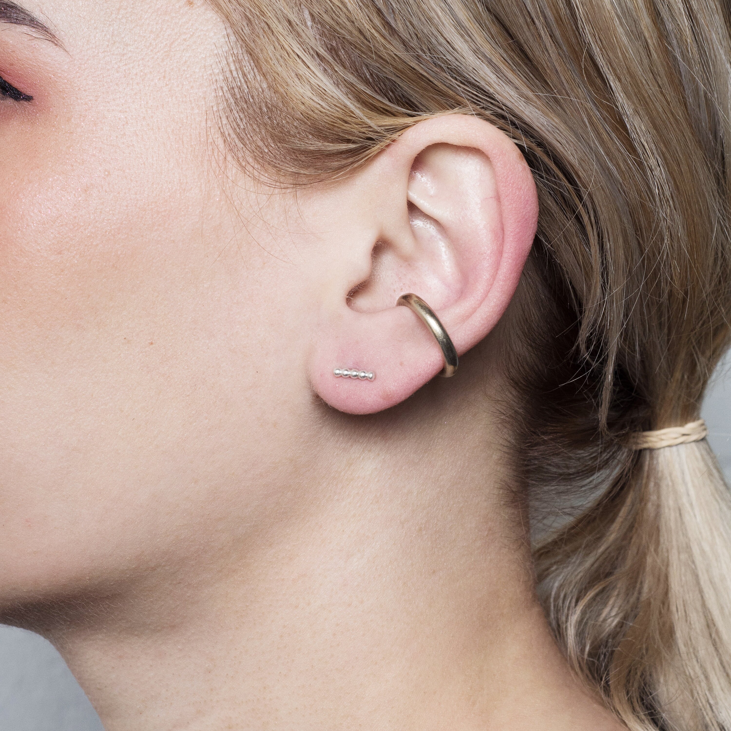 line stud earrings