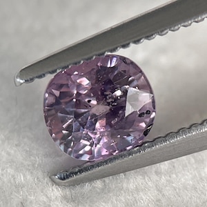 0.94ct Unheated Natural purple sapphire from Madagascar