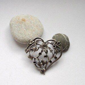 200081-2 - Heart - pendant in art nouveau style - antic silver color