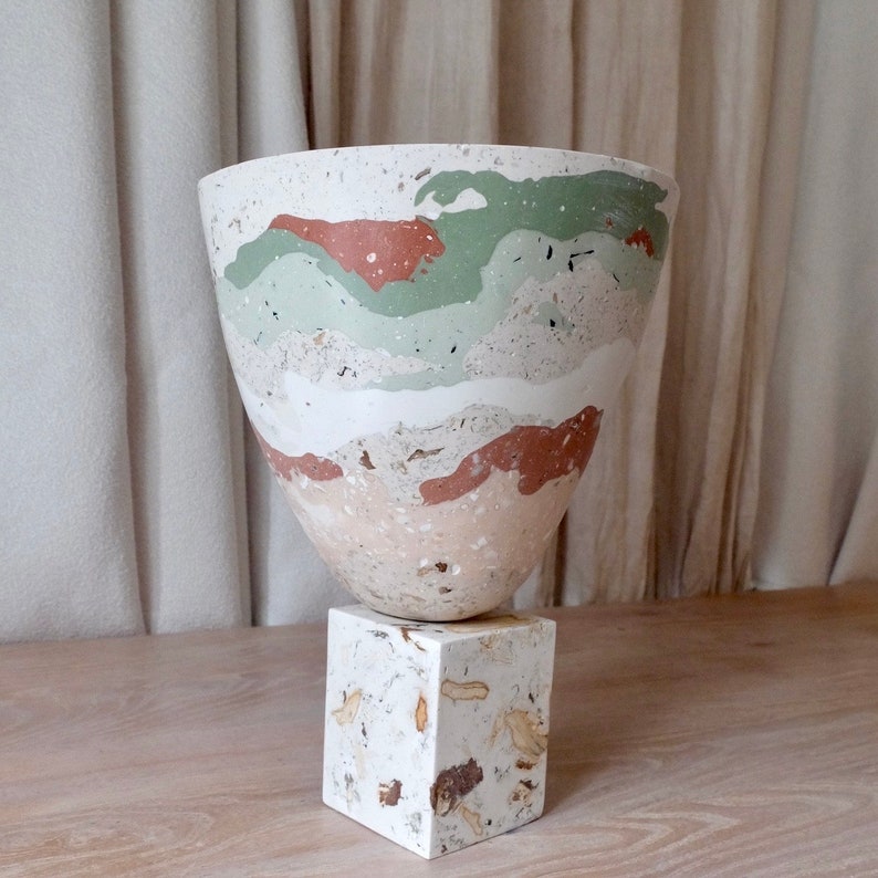 Layered large vessel in eco resin and recycled materials image 4