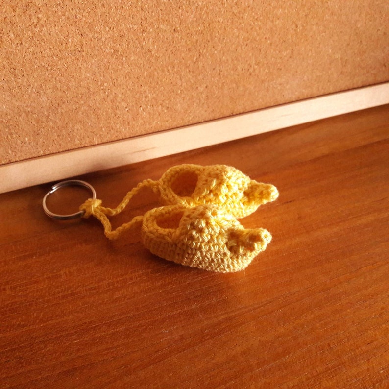 Amigurumi Klompjes, sleutelhanger of tashanger, hand-gehaakt 5 cm afbeelding 8