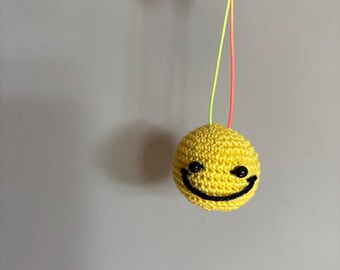 Smiley hanger, gehaakt (3 cm, geel)