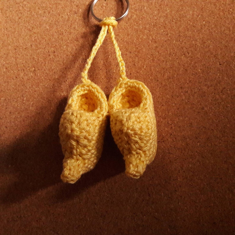 Amigurumi Klompjes, sleutelhanger of tashanger, hand-gehaakt 5 cm afbeelding 6