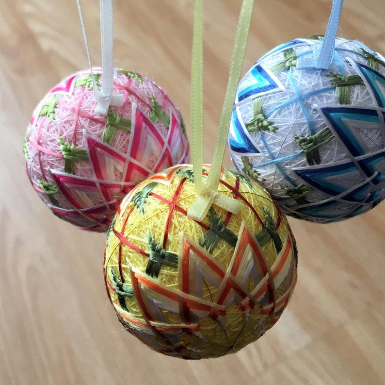 Japanese Christmas Ornaments, 3 Pieces Set, Mini Temari, Chrysanthemum