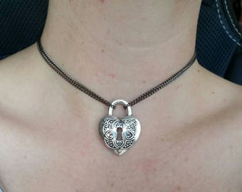 Heart padlock choker necklace