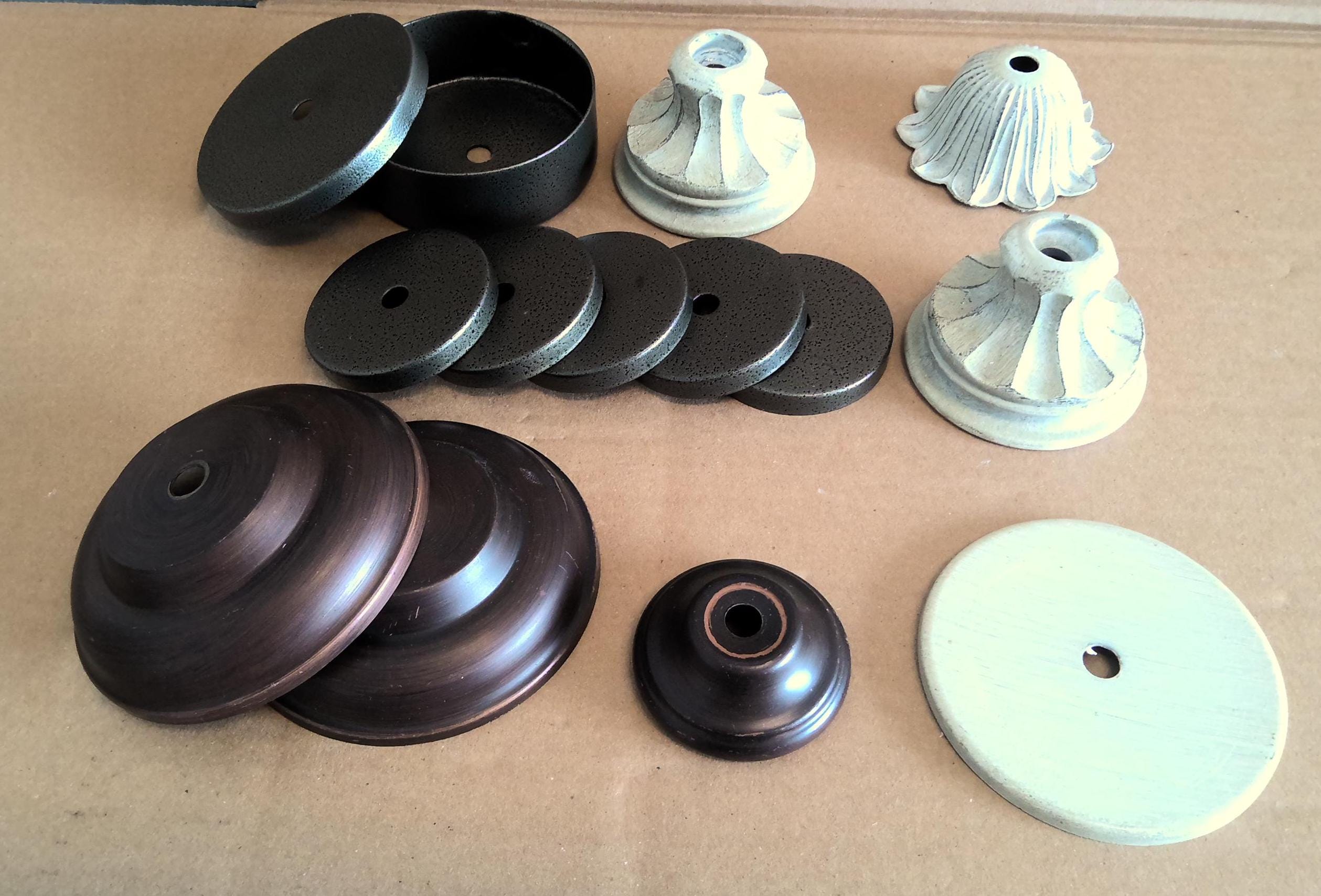 Aspen Creative 24017-12 Lot De 2 Embouts De Lampe En Acier, 3,8 Cm De Haut (2), Plaqué Laiton