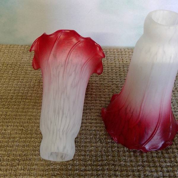 thumbnail image 2 of Large White Lily/Tulip Tiffany Style Glass Lamp Shade - Model #7588 2 of 4