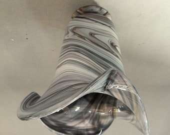 Glockenform grauer Swirl Art Glass Shade 2 1/4 "Passer Geriffelter Rand Fan, Schreibtisch oder Leuchte