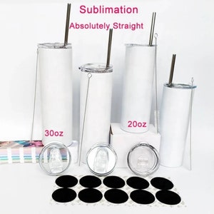 Puede incluir: Tres vasos de sublimaci&oacute;n blancos con tapas y pajitas. Los vasos son de 20 oz y 30 oz. El juego incluye 8 c&iacute;rculos adhesivos negros.