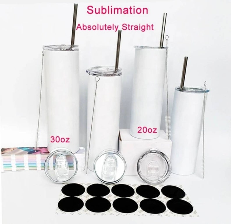 Puede incluir: Tres vasos de sublimaci&oacute;n blancos con tapas y pajitas. Los vasos son de 20 oz y 30 oz. El juego incluye 8 c&iacute;rculos adhesivos negros.