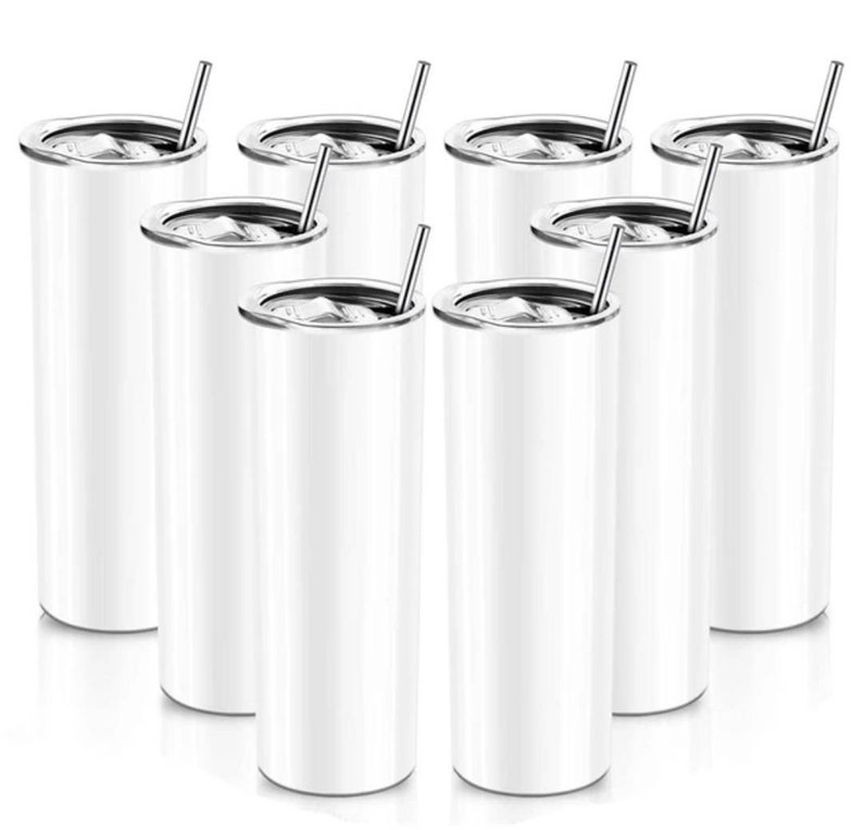 Puede incluir: Conjunto de seis vasos de acero inoxidable blanco con tapas y pajitas. Los vasos est&aacute;n en blanco y listos para personalizar.