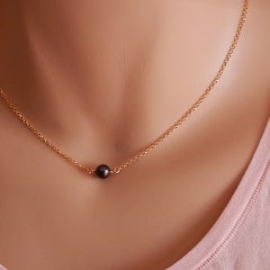 black pearl necklace gold