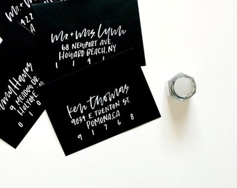 Noir et blanc Aquarelle Enveloppe Lettrée à la Main Calligraphie | | personnalisées Enveloppes de mariage | Party | Aborder | Enregistrer les dates Aquarelle