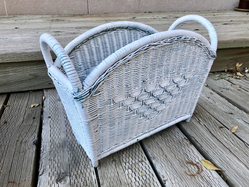 Vintage White Wicker Basket Magazine Holder Tote Beach Decor Costal