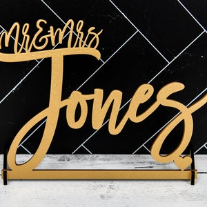 Custom Mr & Mrs Sign with heart, Custom Wedding Name sign, Script Mr Mrs Surname, Personalized Last Name Sign, Sweetheart table Sign Head Table Decor, various sizes and colors available