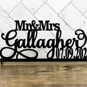 Mr and Mrs Sign with Date, Script Wedding Custom Name Sign, Script Mr & Mrs Wood Name, Personalized Name Sign, Mr Mrs Sweetheart Table Sign