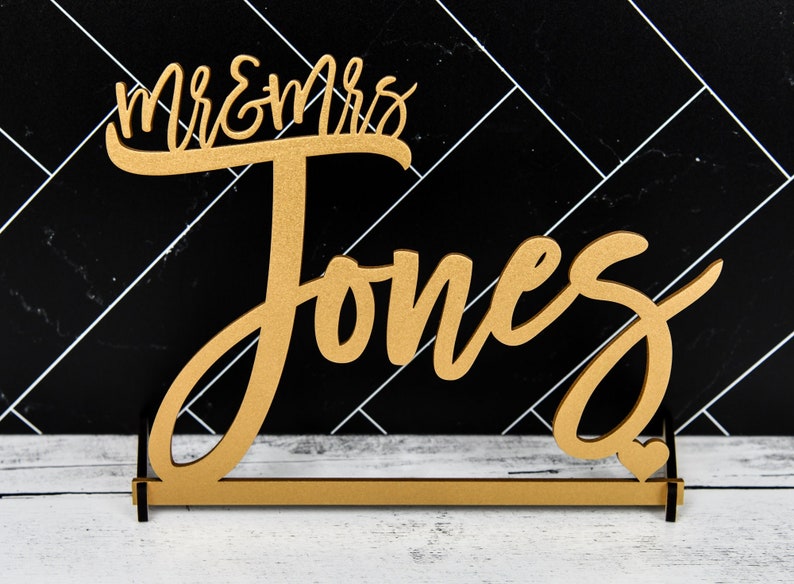 Custom Mr & Mrs Sign with heart, Custom Wedding Name sign, Script Mr Mrs Surname, Personalized Last Name Sign, Sweetheart table Sign Head Table Decor, various sizes and colors available