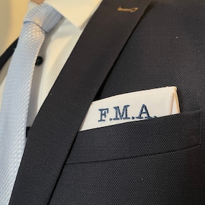 Personalized handkerchief with initials of the groom for his wedding day / monogram pocket square / customized favors for groomsmen