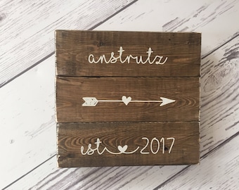Pallet Wood Sign Last Name Sign with Arrow, Wedding Sign Family Name Sign, Custom Wedding Gift Housewarming Gift, Established Sign Wood Sign