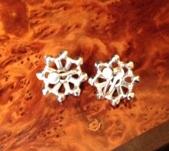 Vintage rhinestone snowflake earrings - image 3