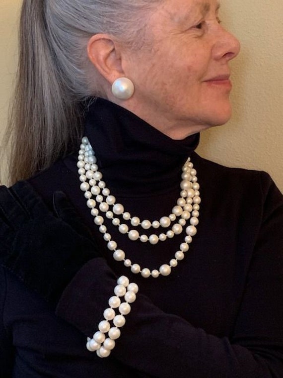 costume pearl necklace, bracelet, earrings