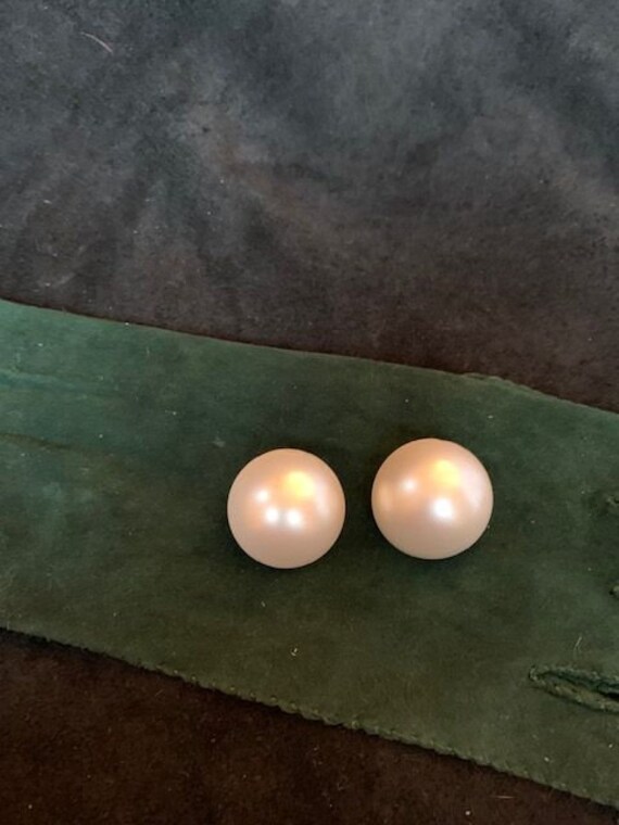 costume pearl necklace, bracelet, earrings - image 6
