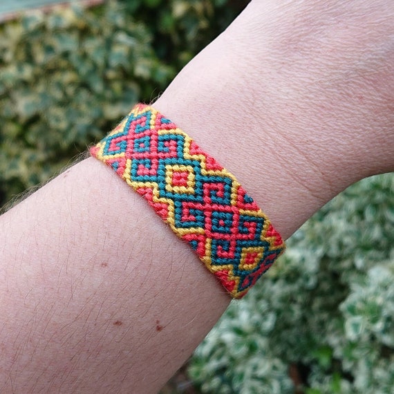bordered braided stitch bracelet tutorial (beginner) || friendship bracelets  - YouTube