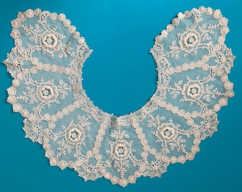 A lovely antique schiffli lace collar with raised embroidery, in ivory.