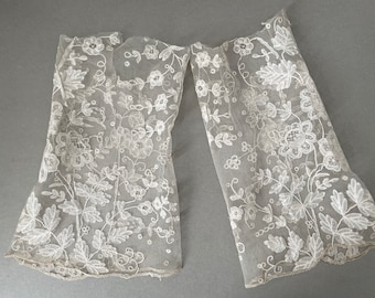 A pair of short antique Brussels lace sleeves in ivory.